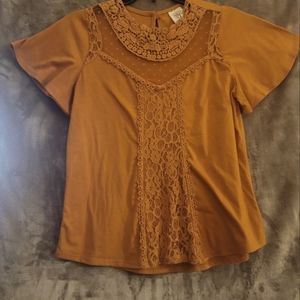 EUC. Self-esteem mustard yellow short sleeve blouse. Size Medium.